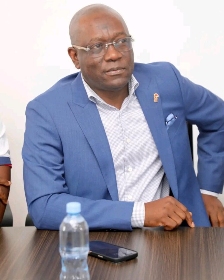 Guinée : Projet Foward La FIFA lancera bientôt le projet de construction des stades avec des gazons synthétiques de Mamou, Faranah et N’Zérékoré!
