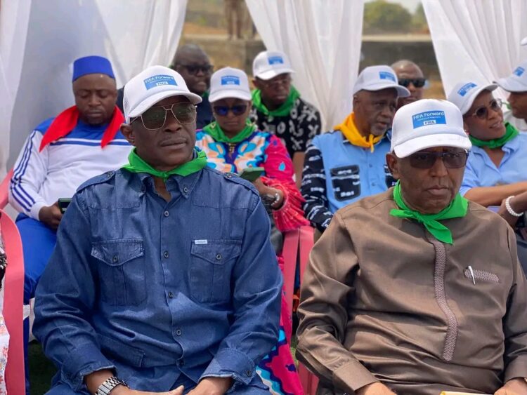 FIFA Forward-Pose de la première pierre:Enfin, sous le leadership du président de la FGF Bouba Sampil, Mamou va avoir son terrain synthétique